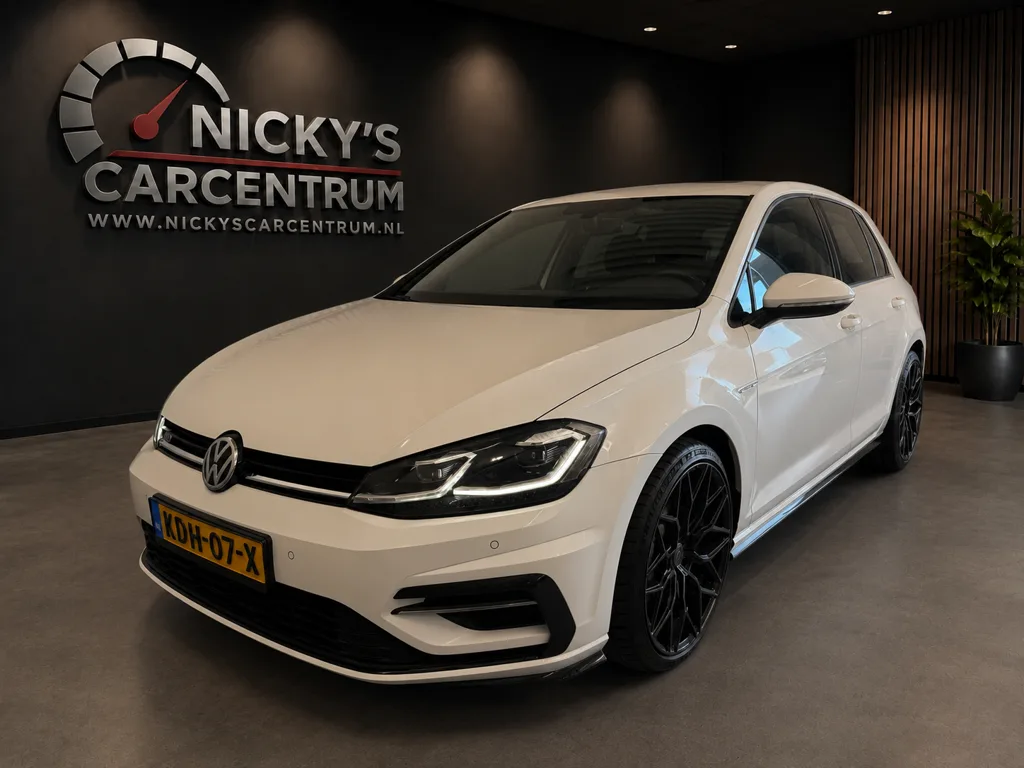Volkswagen Golf (2019) — foto 1