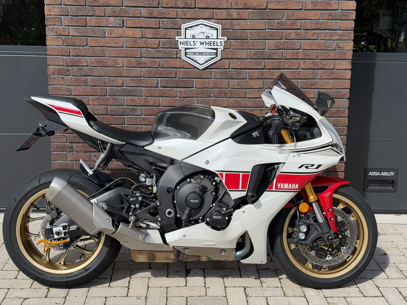 Yamaha YZF-R1 (2022) — foto 1