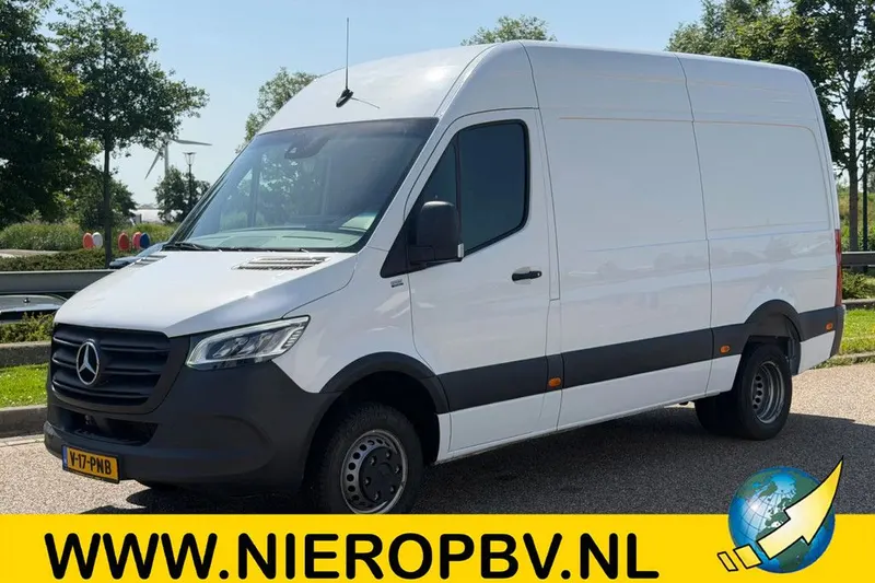 Mercedes-Benz Sprinter (2023)
