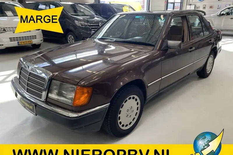 Mercedes-Benz W124 E260 Automaat Dakraam Marge (1985)