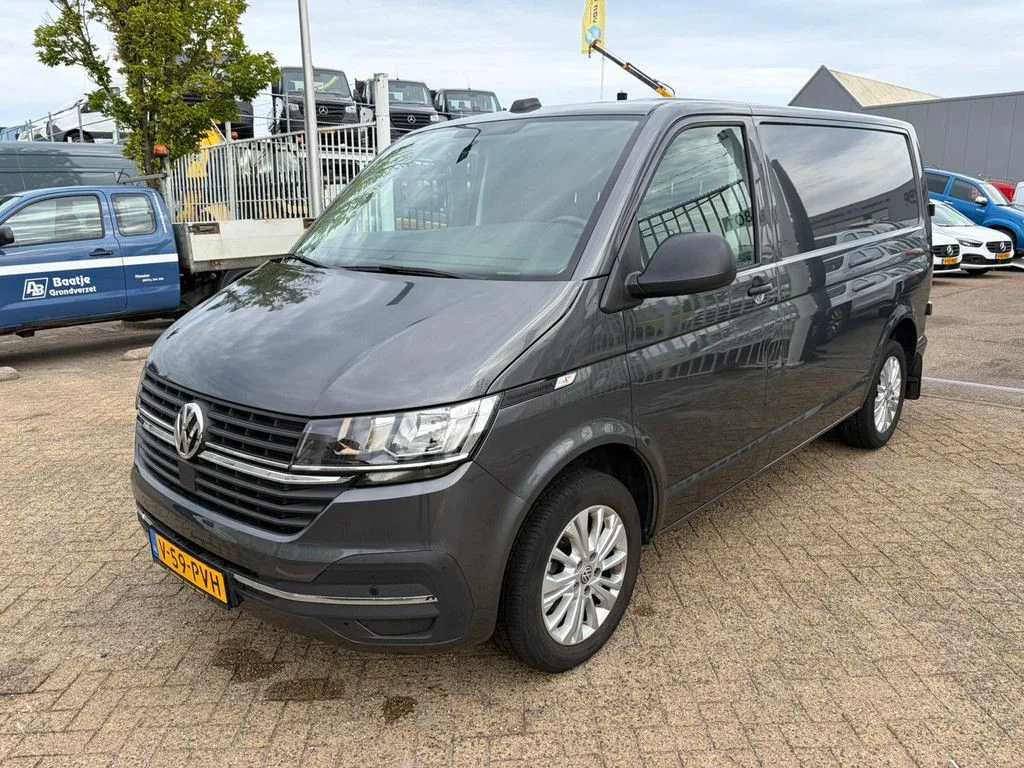 Volkswagen Transporter (2023) — foto 1