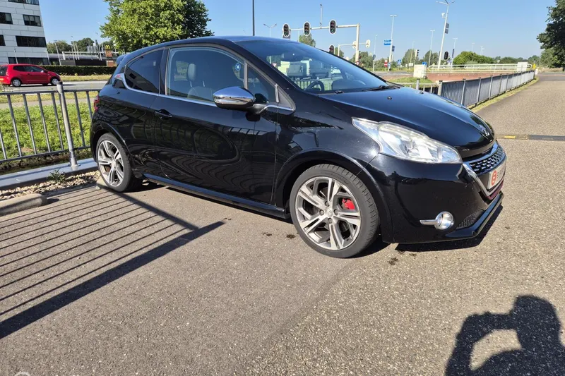 Peugeot 208 (2013)