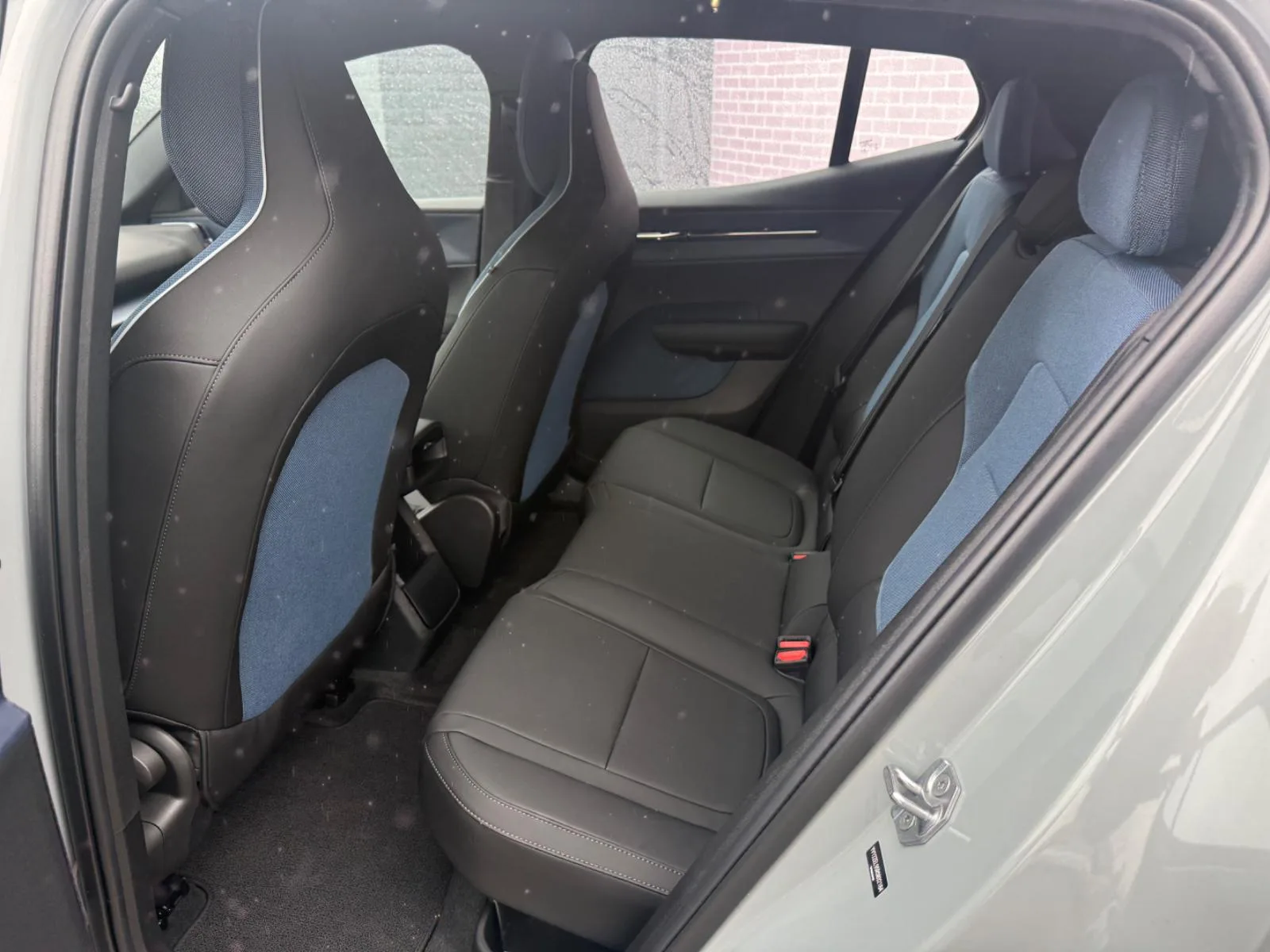 Volvo EX30 (2024) — foto 1