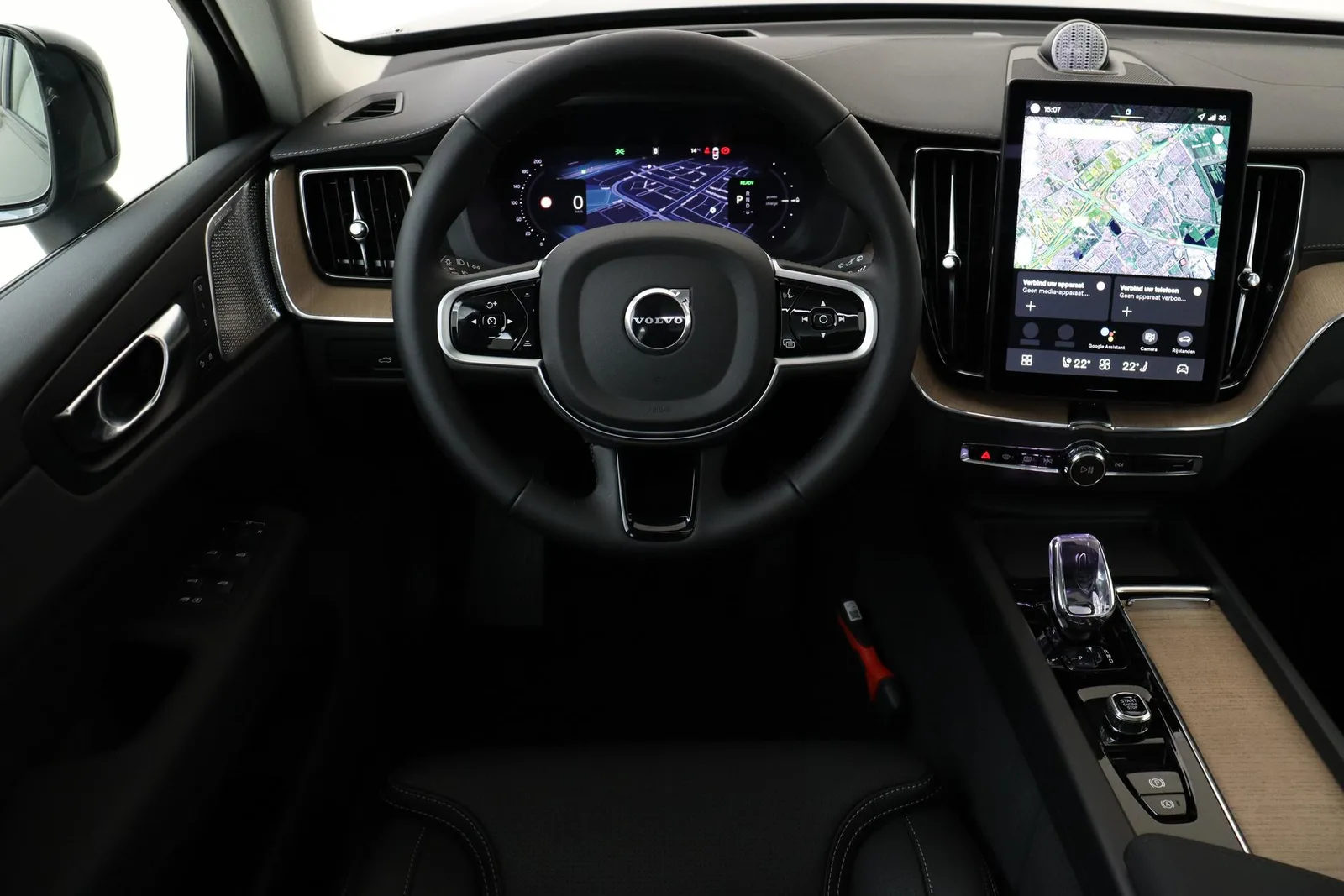 Volvo XC60 (2025) — foto 1