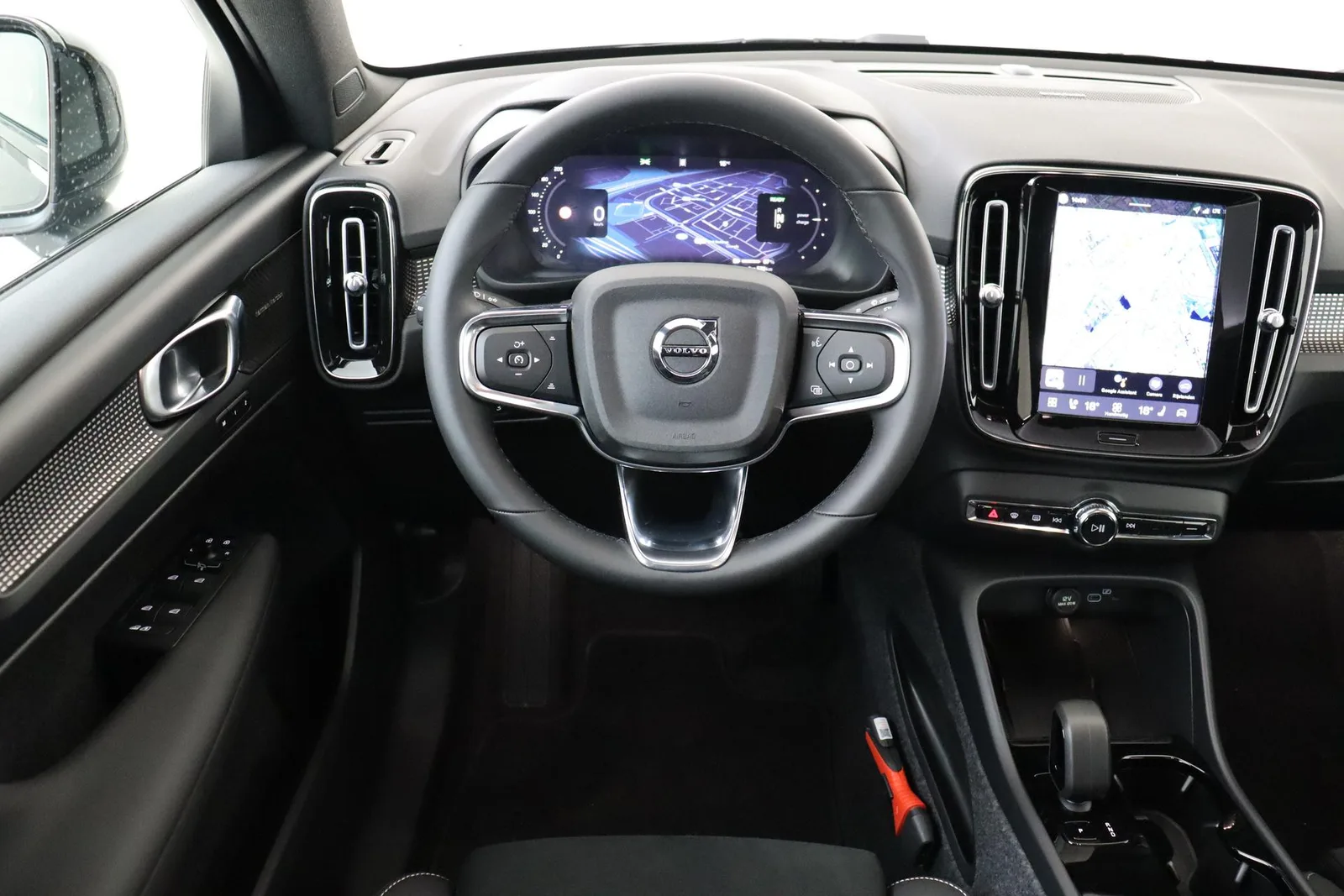 Volvo EC40 (2025) — foto 1