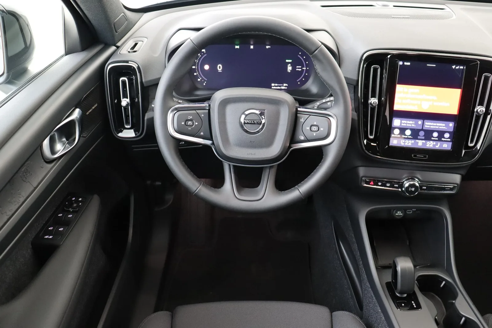 Volvo EX40 (2026) — foto 1