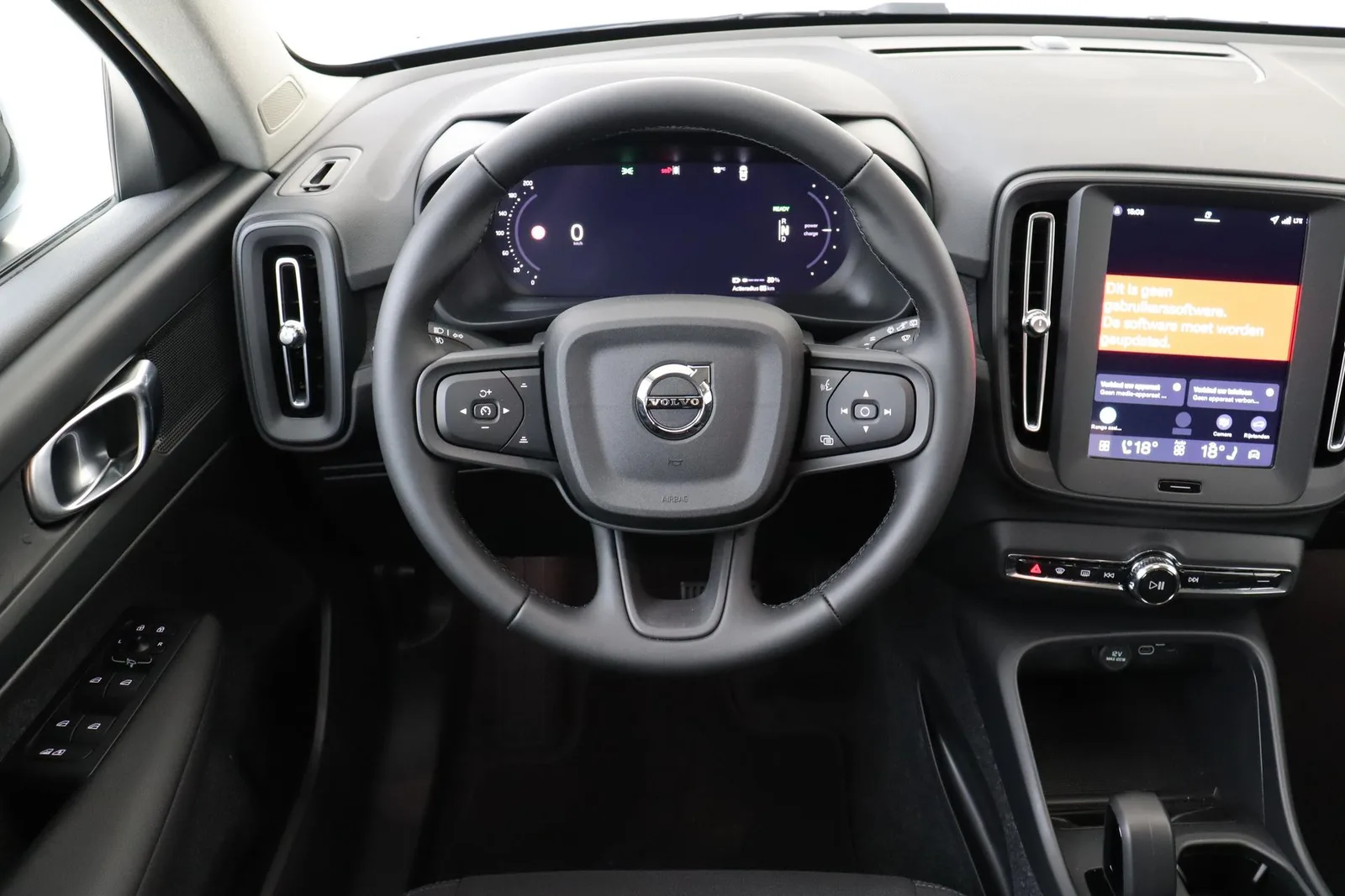 Volvo EX40 (2026) — foto 1