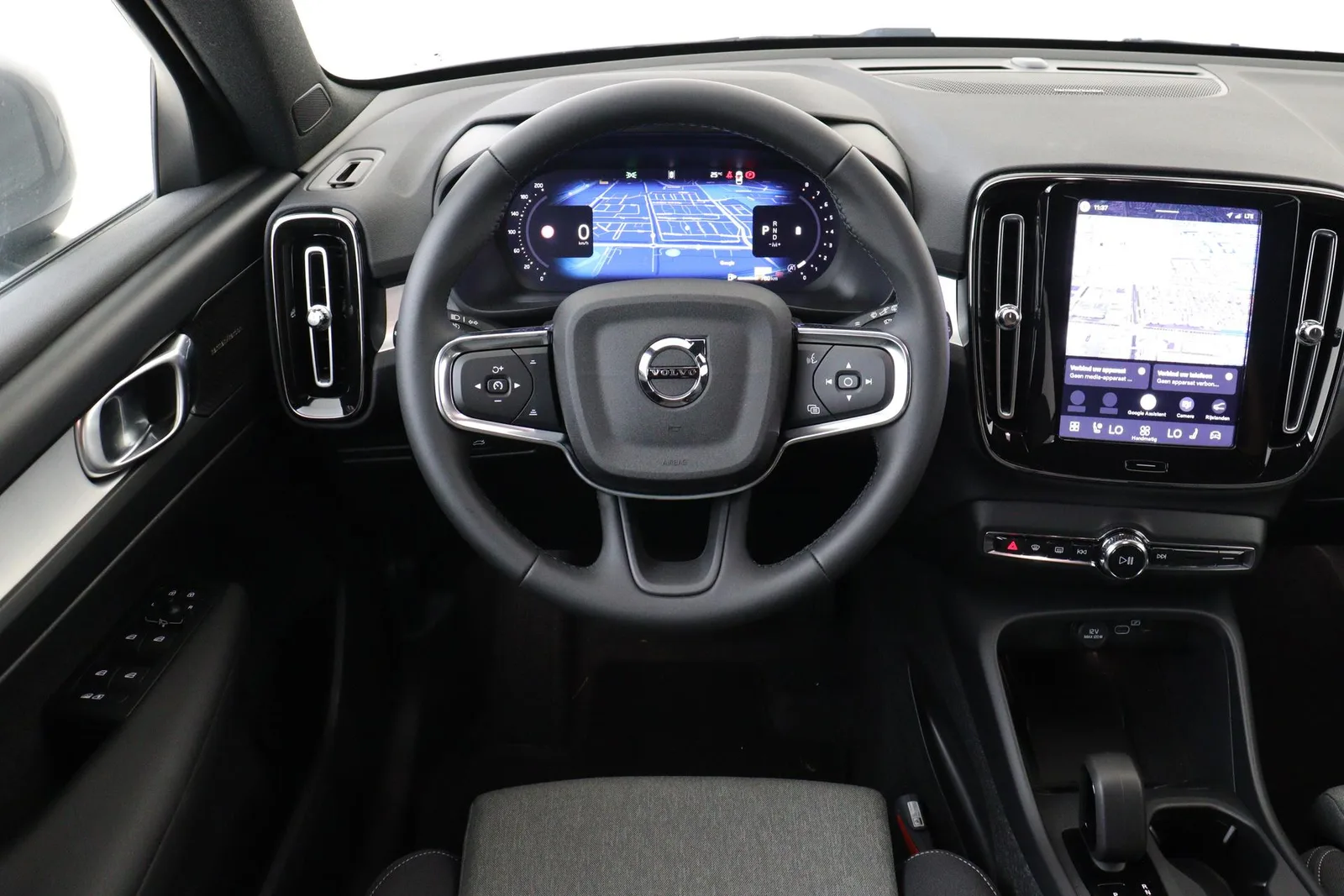 Volvo XC40 (2026) — foto 1