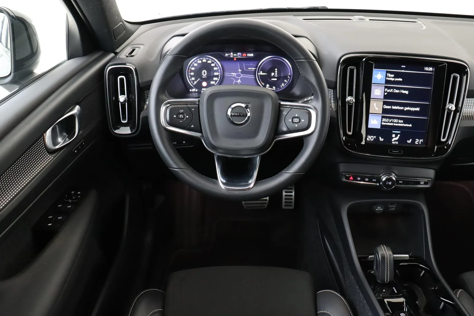 Volvo XC40 (2022) — foto 1