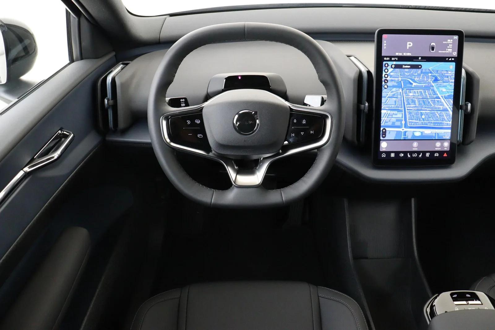 Volvo EX30 (2024) — foto 1
