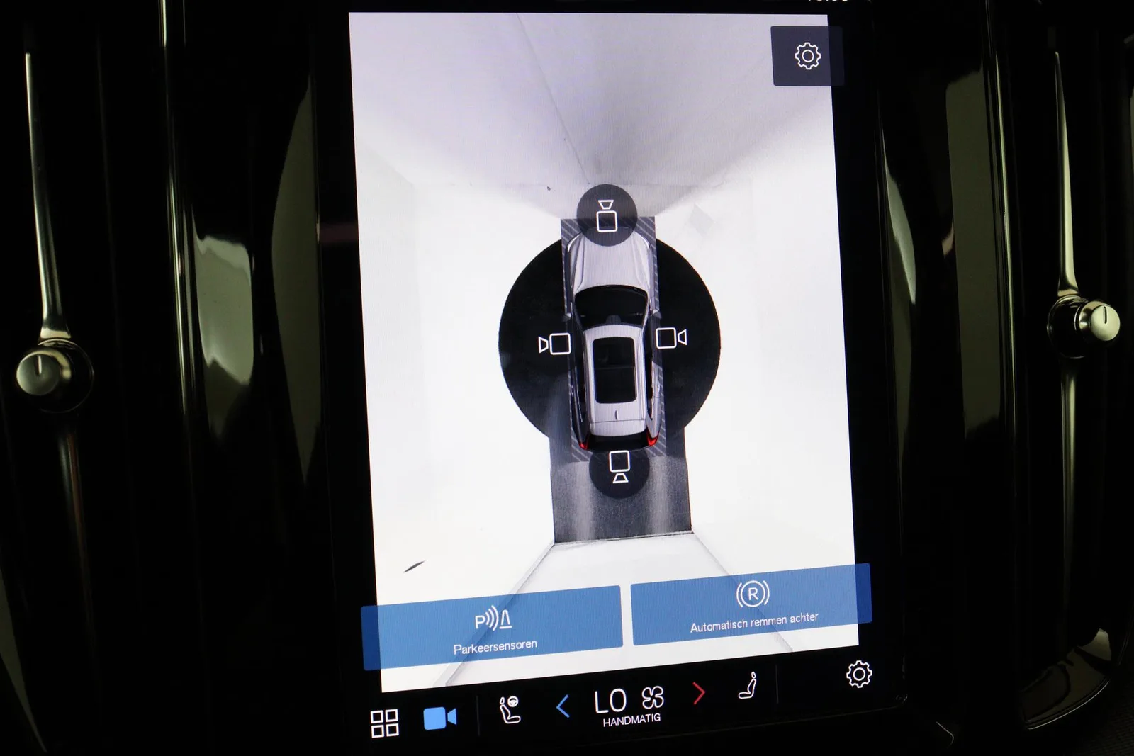 Volvo XC60 (2025) — foto 1