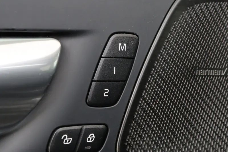 Volvo XC60 (2025)