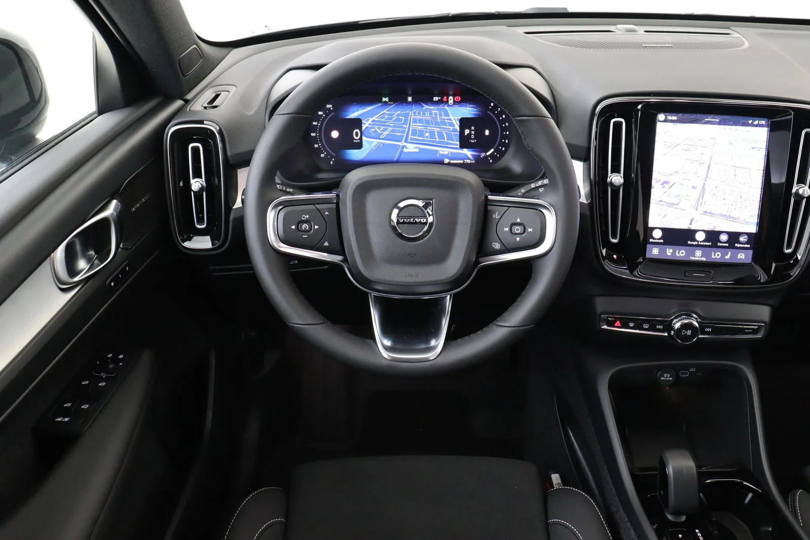 Volvo XC40 (2026) — foto 1