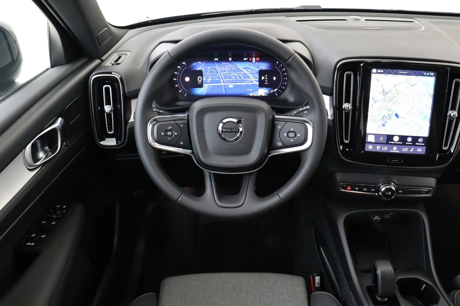 Volvo XC40 (2026) — foto 1