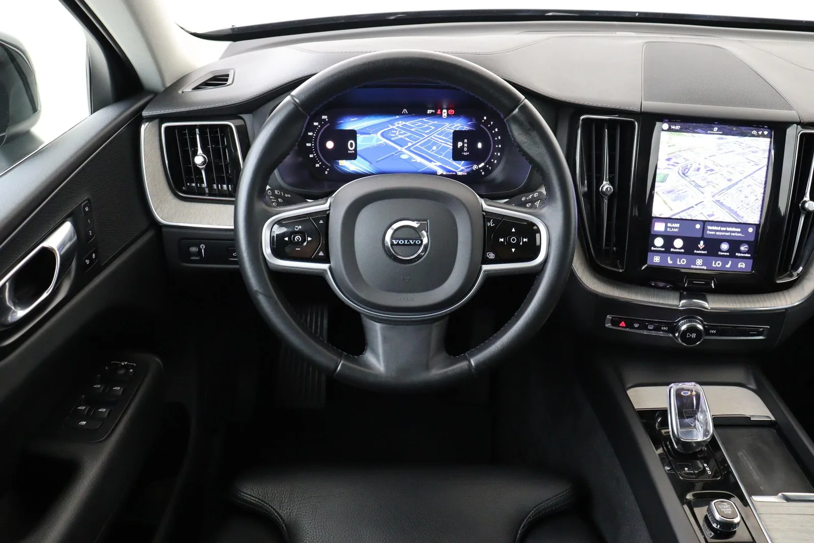 Volvo XC60 (2022) — foto 1