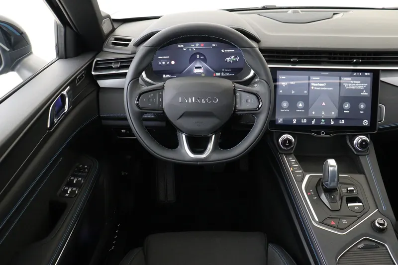 Lynk & Co 01 (2025)