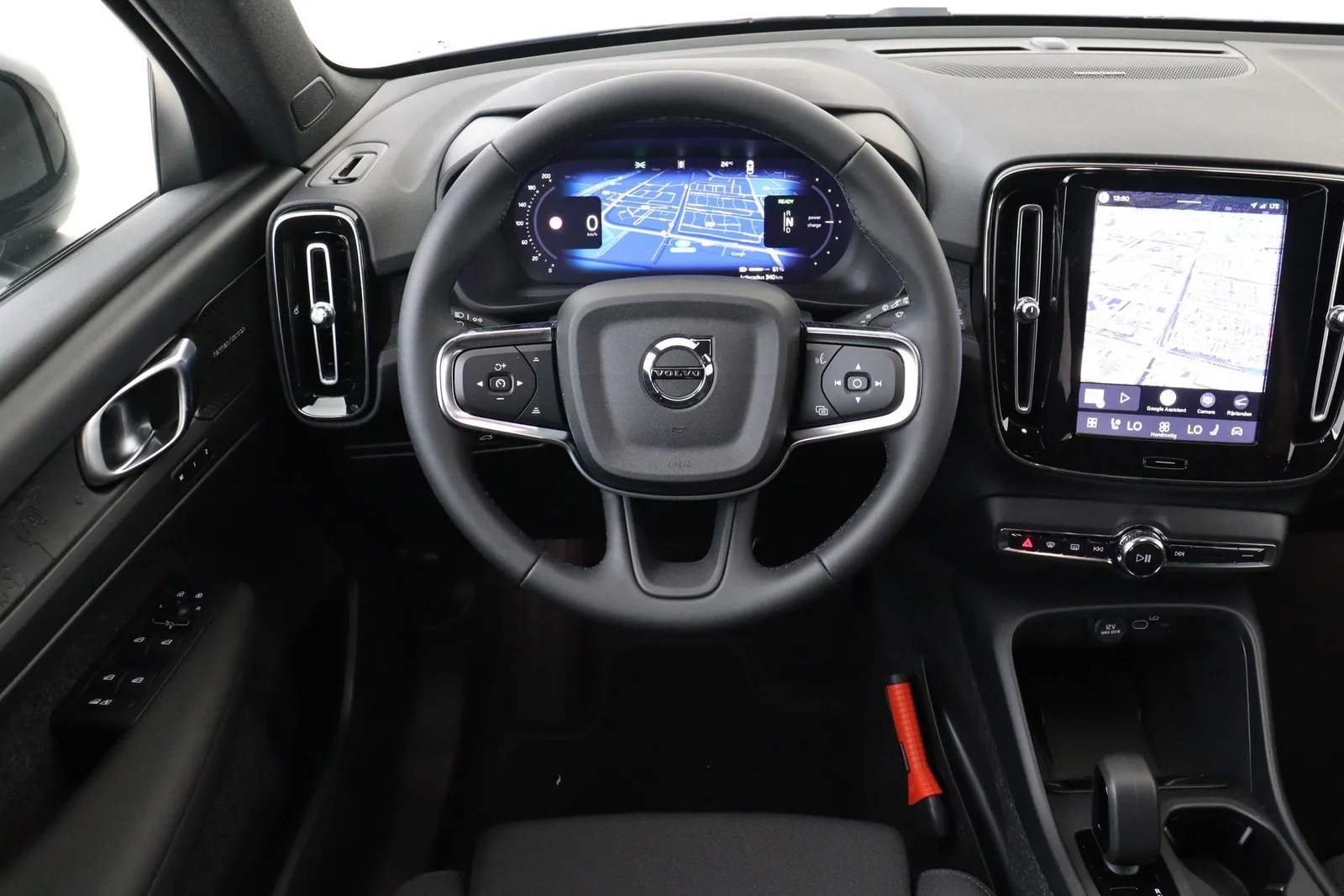 Volvo EX40 (2026) — foto 1
