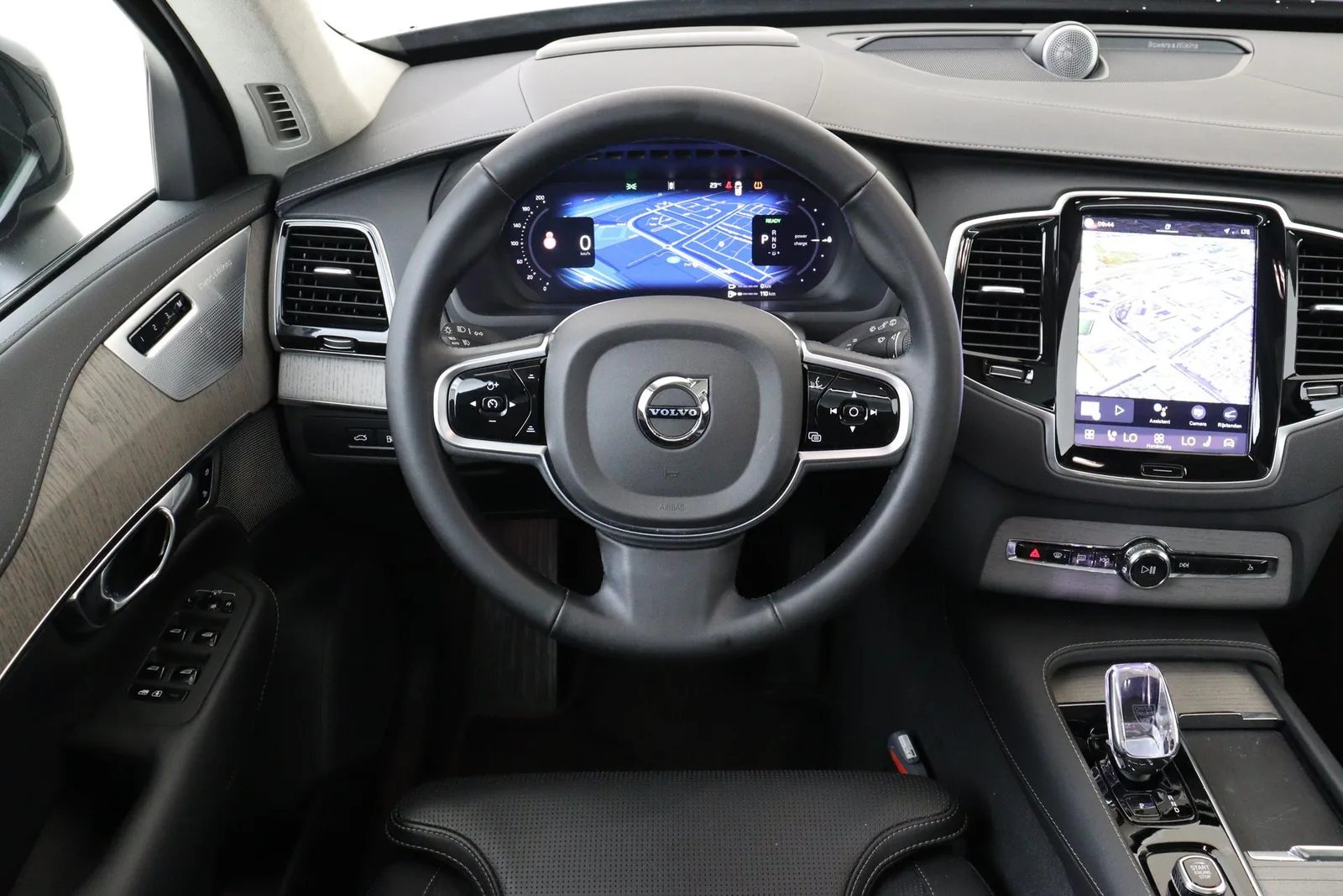 Volvo XC90 (2024) — foto 1