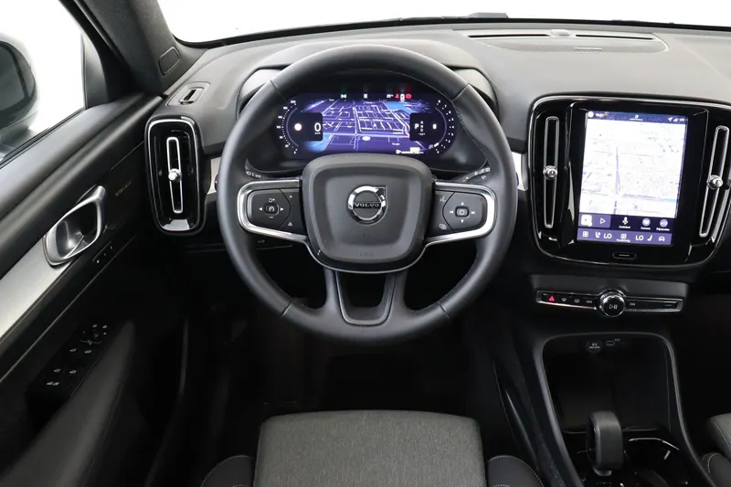 Volvo XC40 (2025)