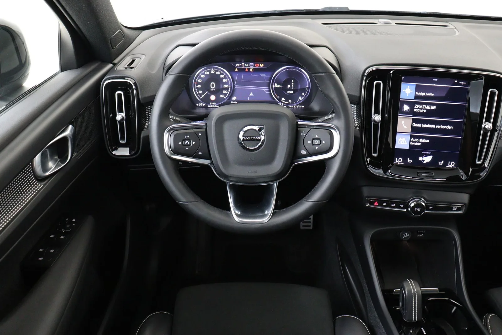 Volvo XC40 (2021) — foto 1