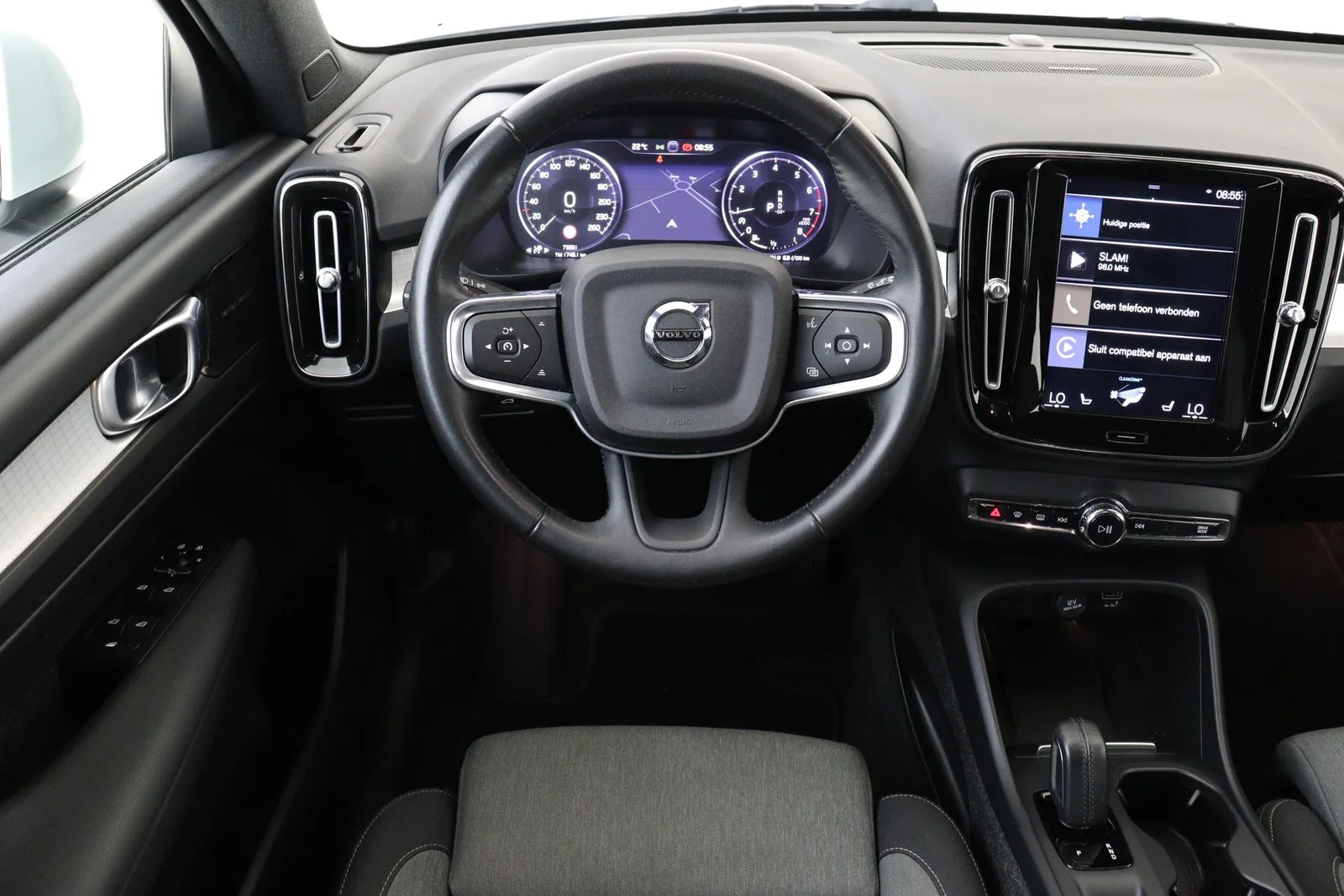 Volvo XC40 (2021) — foto 1