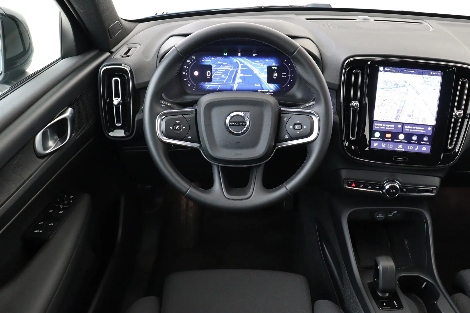 Volvo EX40 (2025) — foto 1