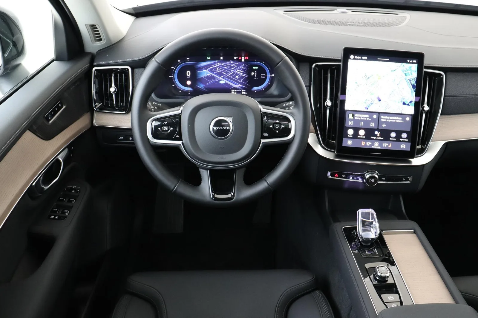 Volvo XC90 (2025) — foto 1