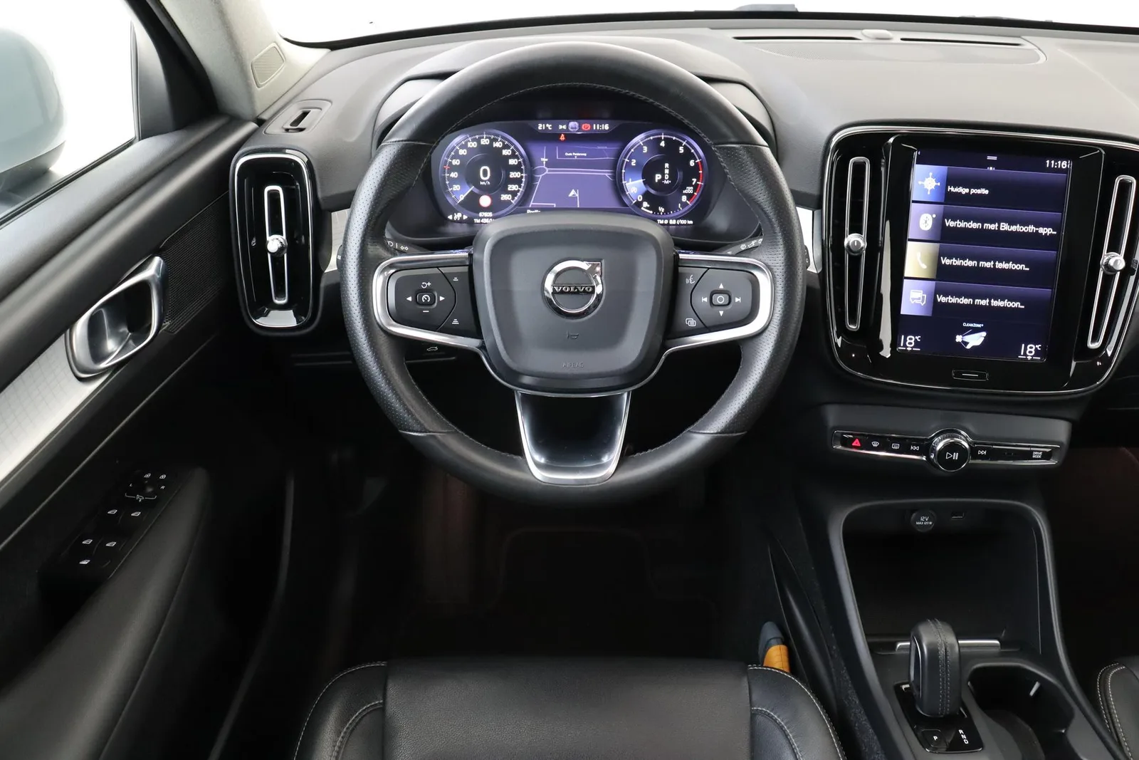 Volvo XC40 (2018) — foto 1