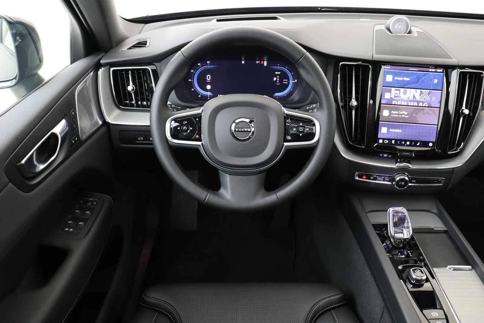 Volvo XC60 (2025) — foto 1