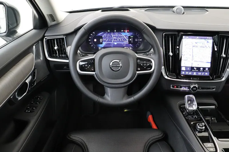 Volvo V90 (2025)