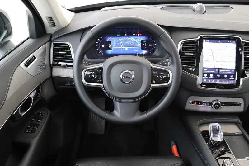 Volvo XC90 (2024)