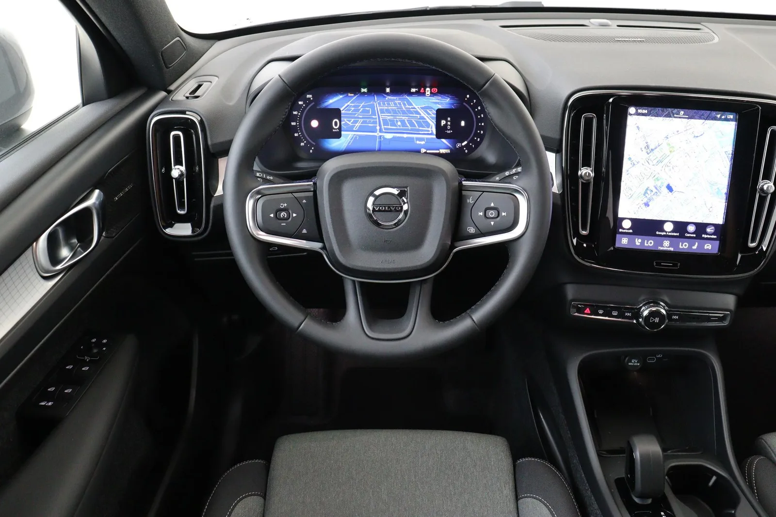 Volvo XC40 (2026) — foto 1