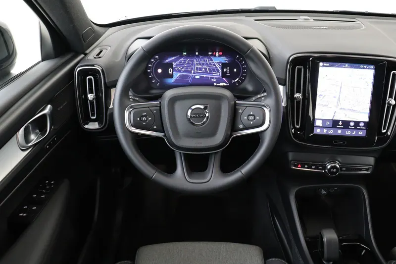Volvo XC40 (2025)