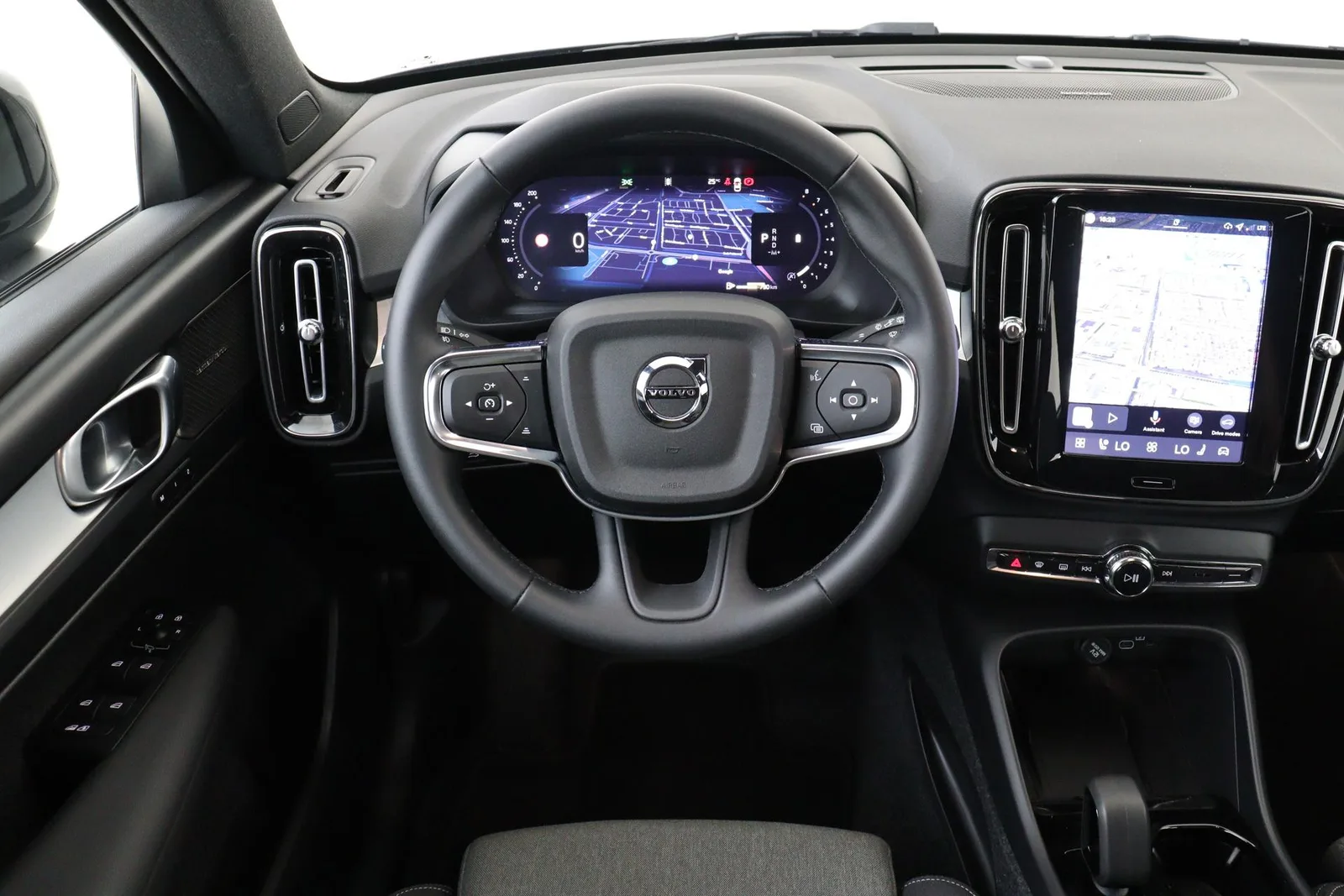 Volvo XC40 (2025) — foto 1
