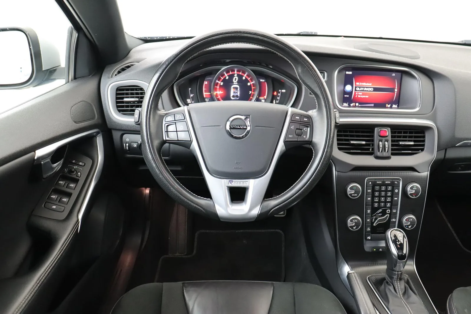 Volvo V40 (2019) — foto 1