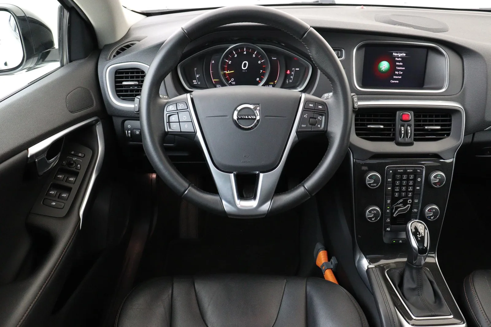 Volvo V40 (2019) — foto 1