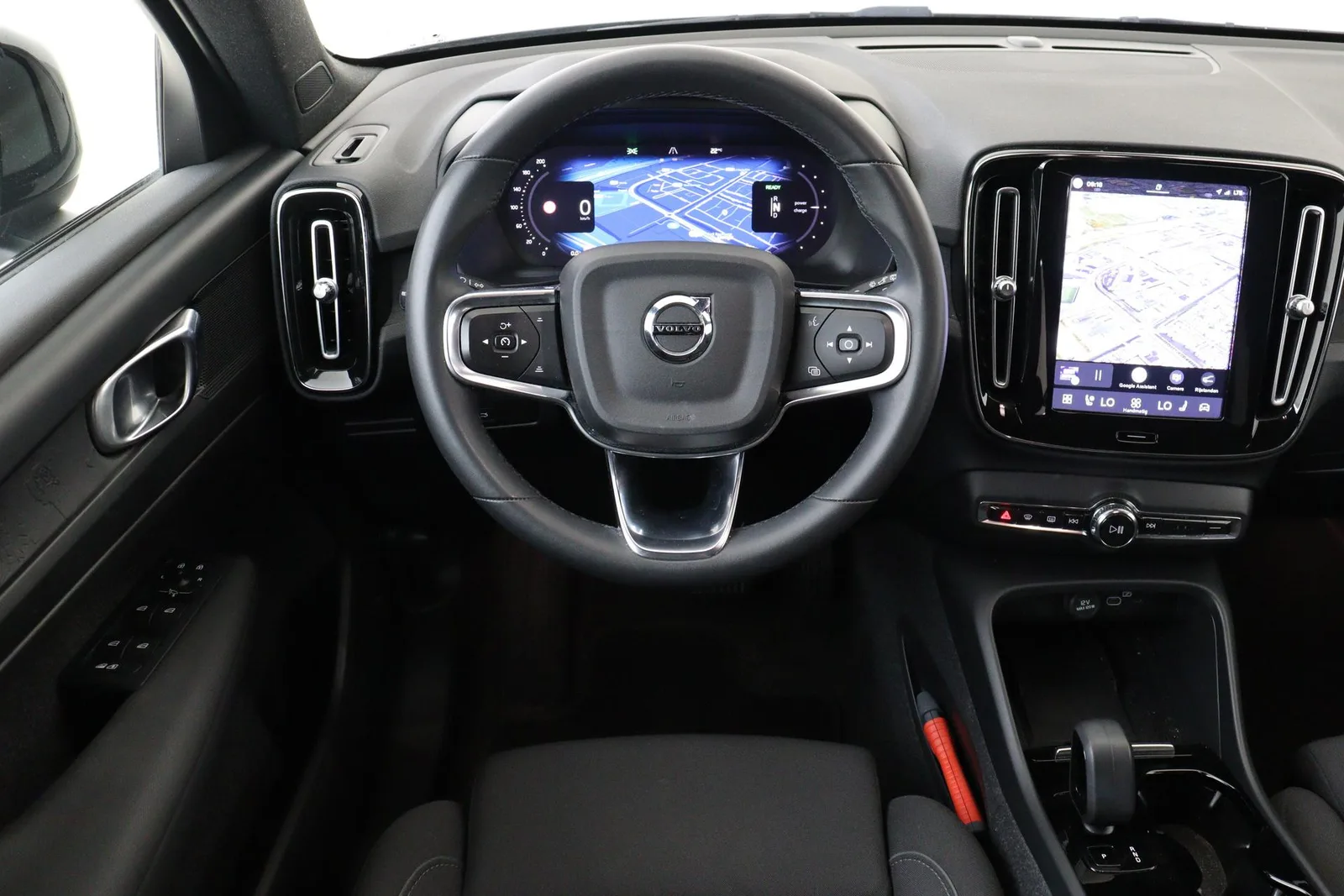 Volvo XC40 (2023) — foto 1