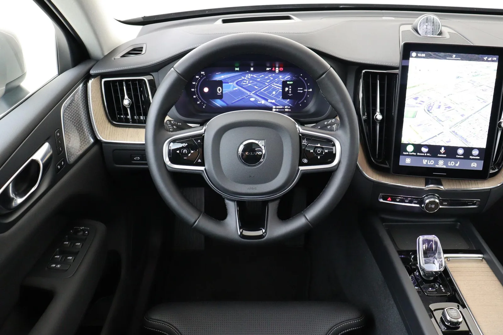 Volvo XC60 (2025) — foto 1