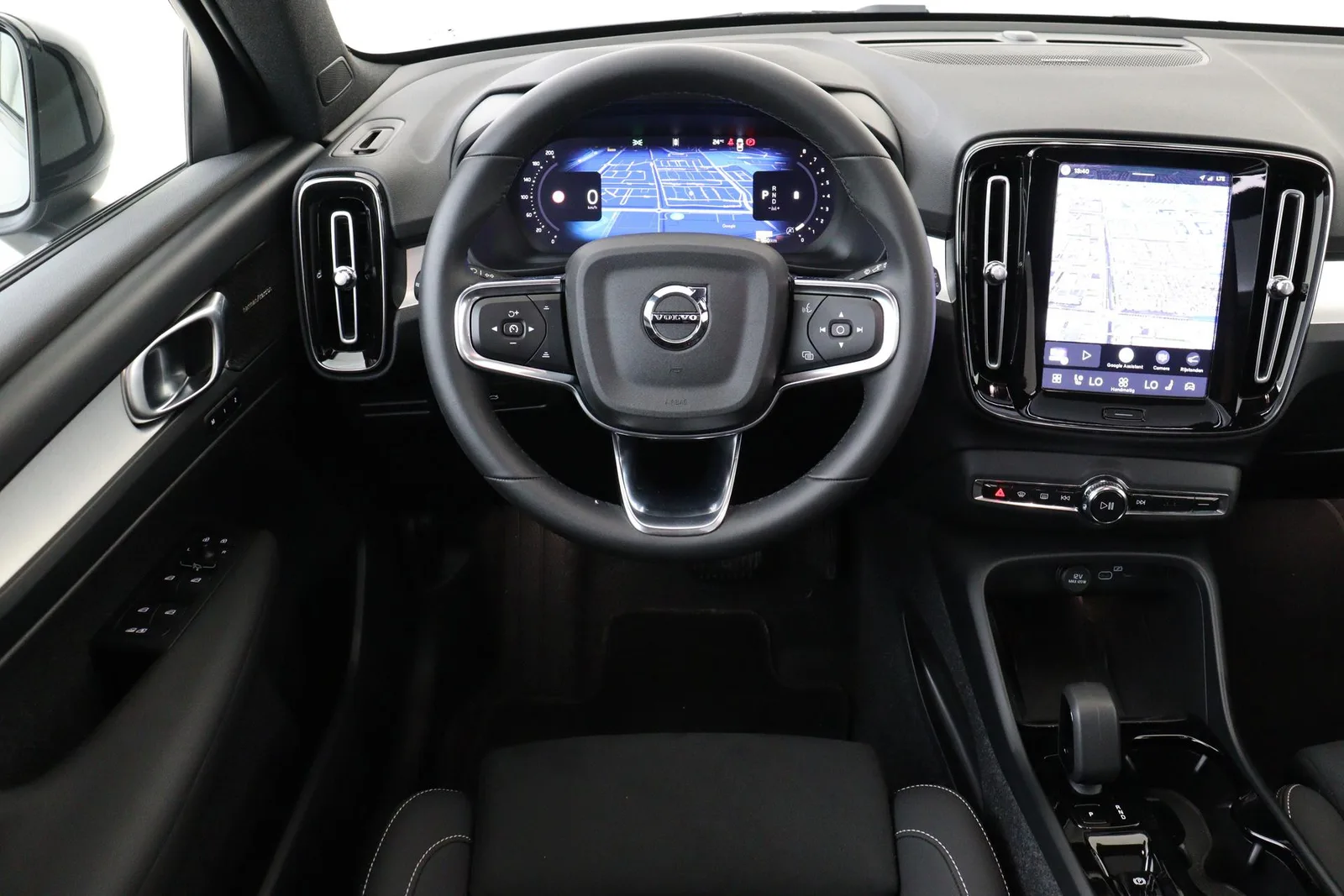 Volvo XC40 (2026) — foto 1