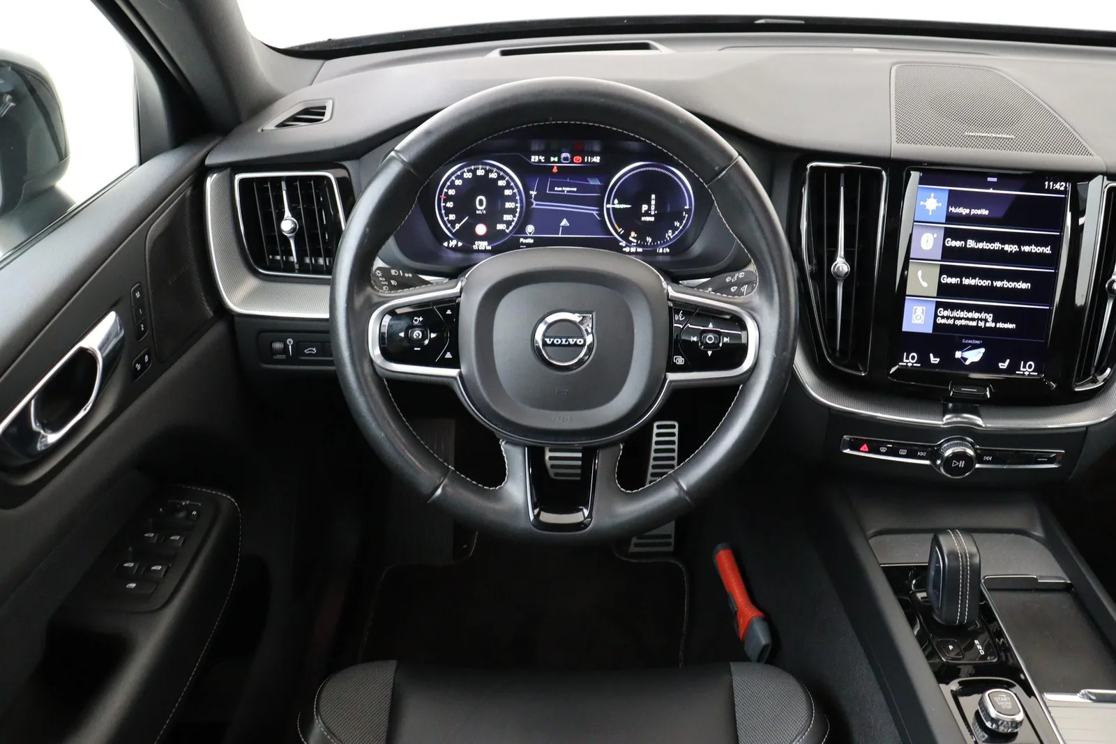 Volvo XC60 (2021) — foto 1