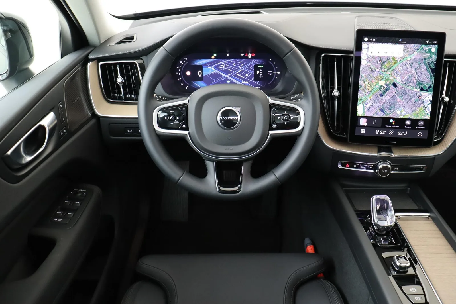 Volvo XC60 (2025) — foto 1