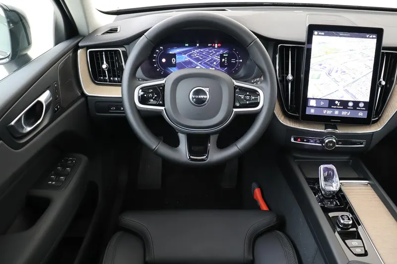 Volvo XC60 (2025)