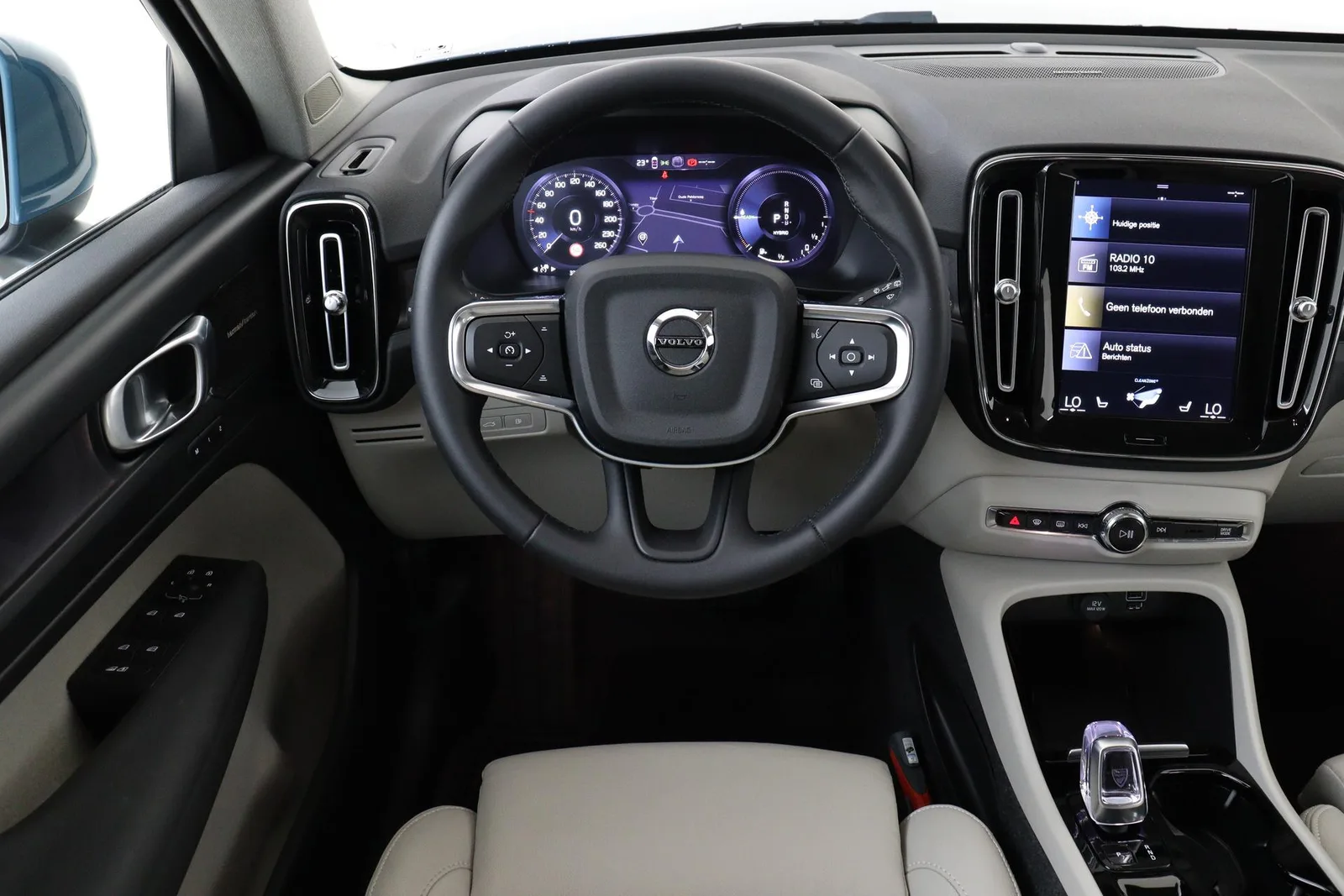 Volvo XC40 (2023) — foto 1