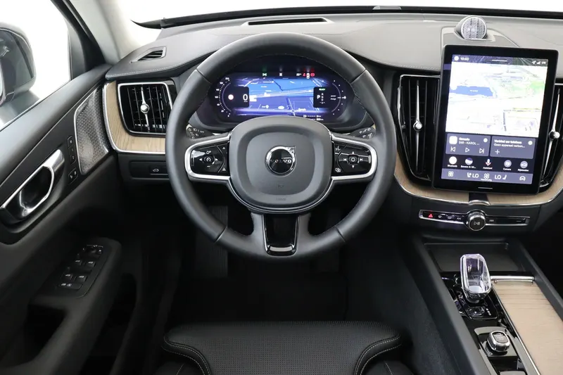 Volvo XC60 (2025)