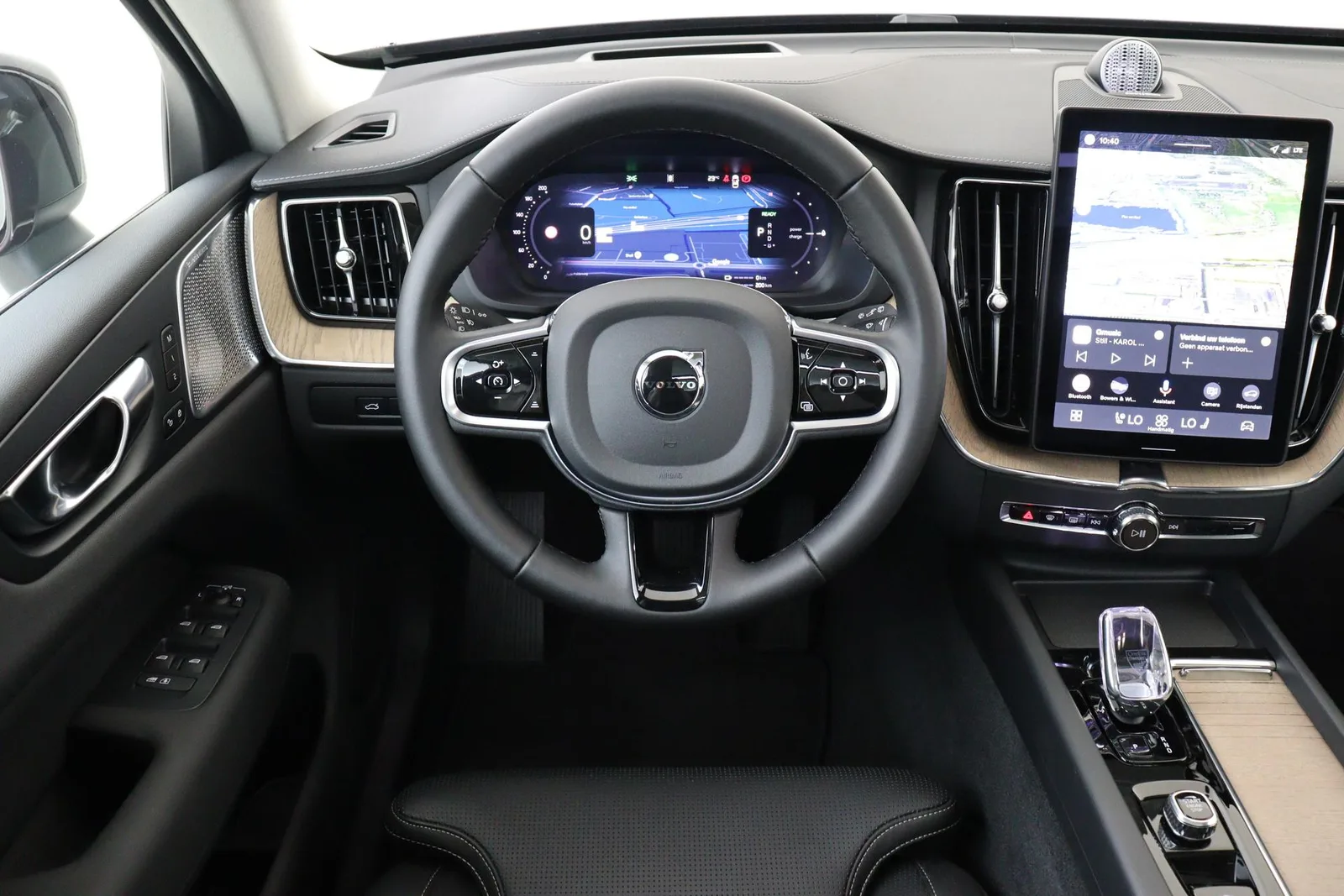 Volvo XC60 (2025) — foto 1