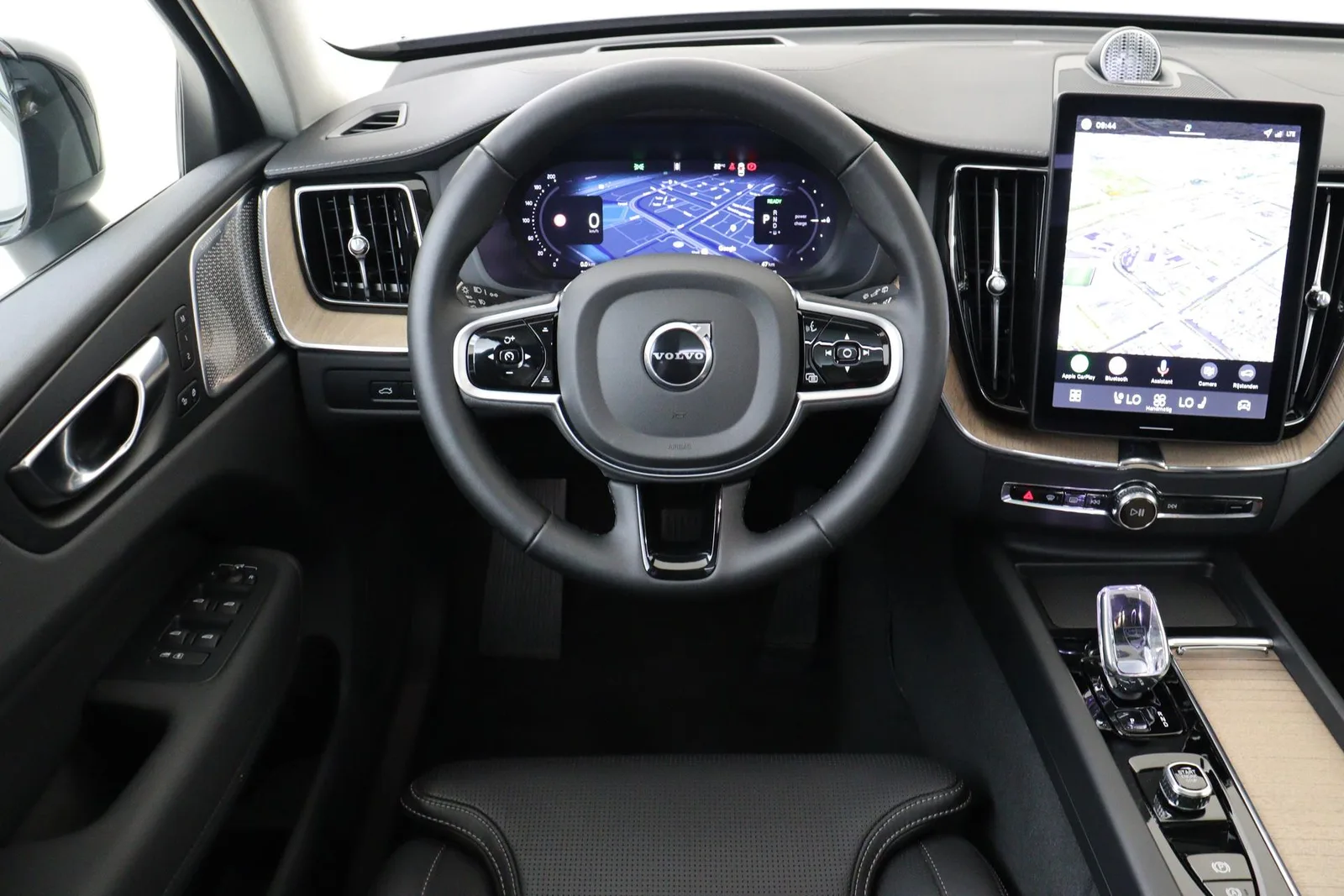 Volvo XC60 (2025) — foto 1