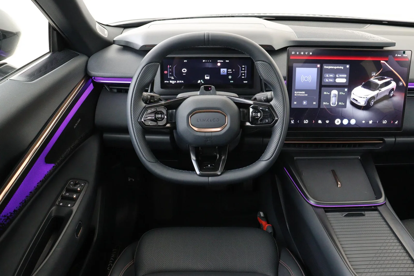Lynk & Co 08 (2025) — foto 1