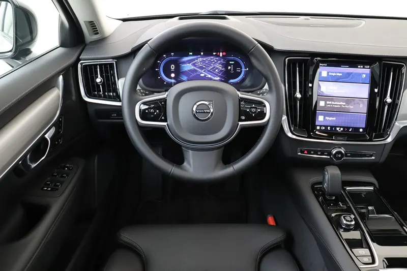 Volvo V90 (2025)