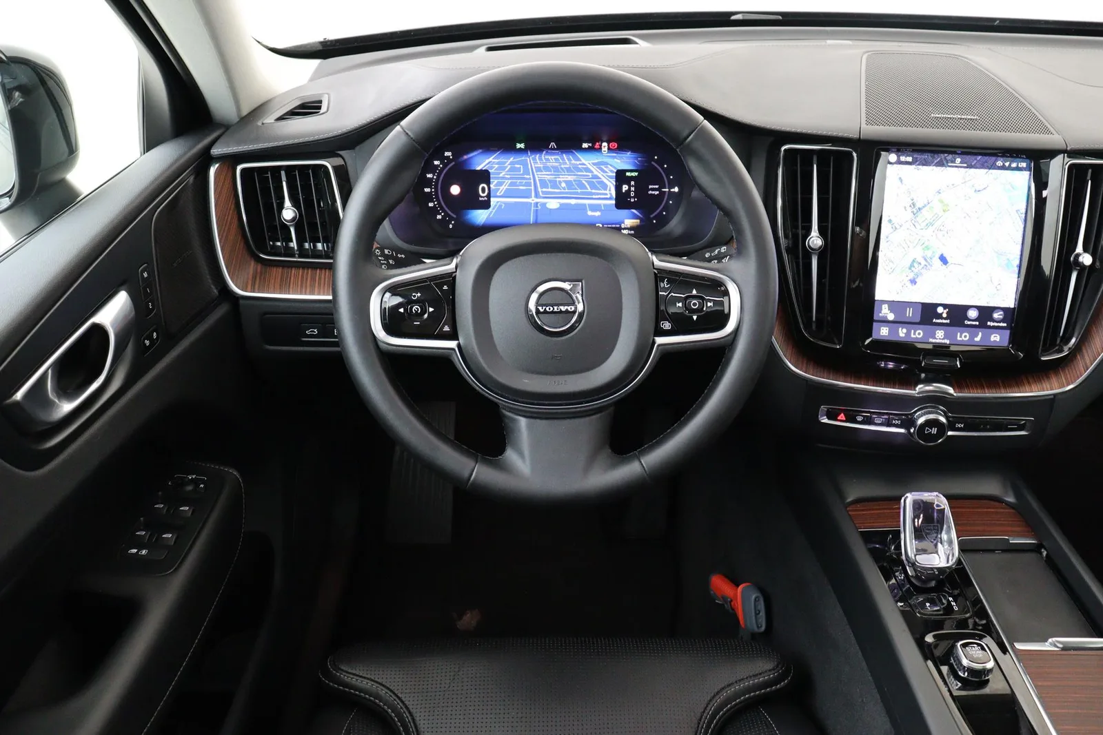 Volvo XC60 (2023) — foto 1