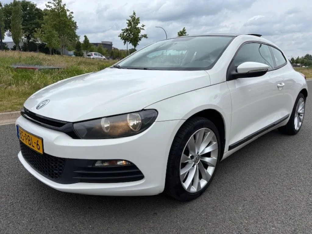 Volkswagen SCIROCCO (2011) — foto 1